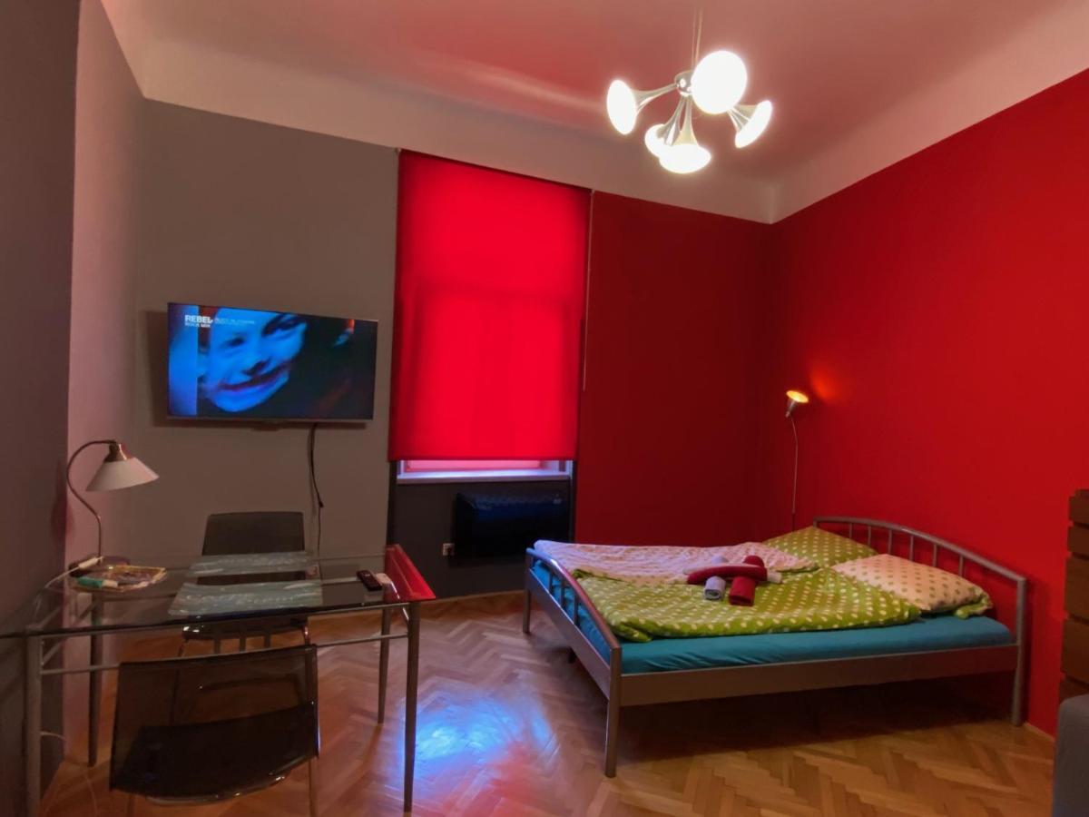 Apartment B42 Bed And Cafe プラハ エクステリア 写真