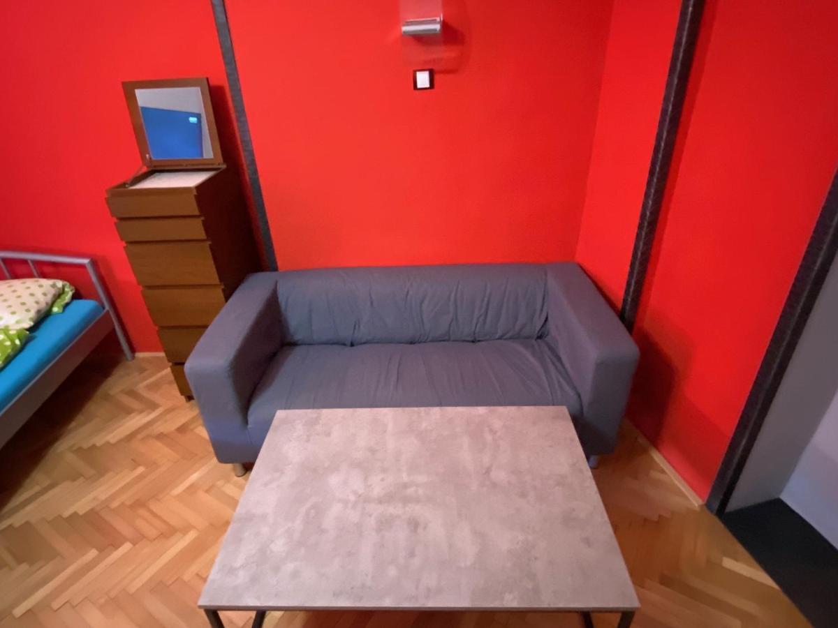 Apartment B42 Bed And Cafe プラハ エクステリア 写真