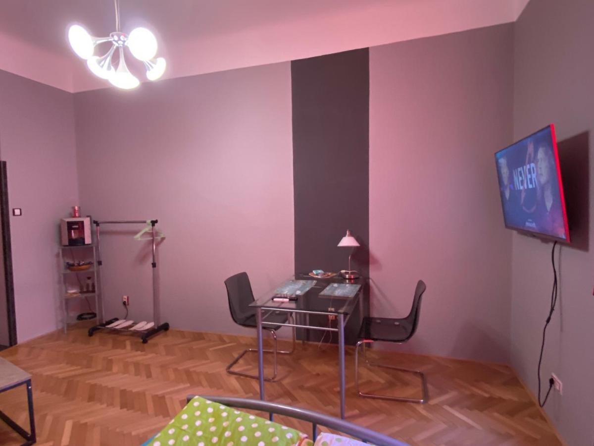 Apartment B42 Bed And Cafe プラハ エクステリア 写真
