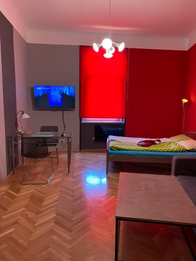Apartment B42 Bed And Cafe プラハ エクステリア 写真