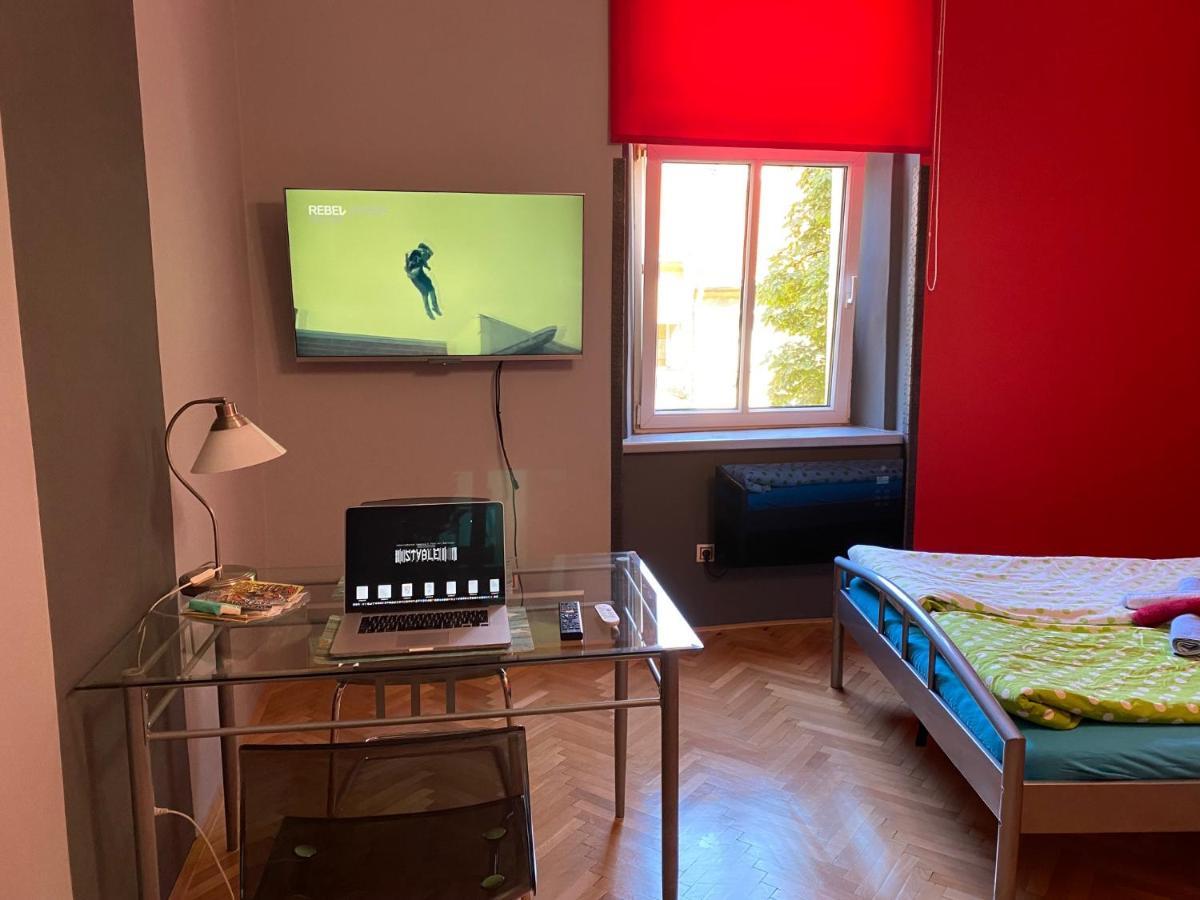 Apartment B42 Bed And Cafe プラハ エクステリア 写真