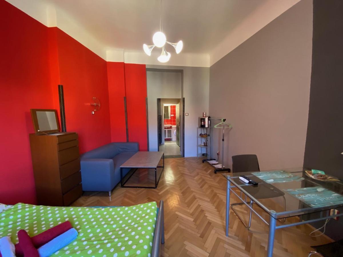 Apartment B42 Bed And Cafe プラハ エクステリア 写真