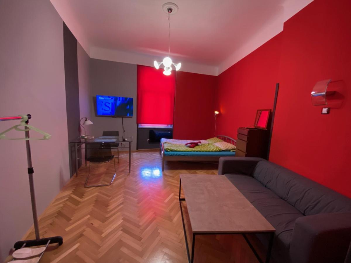 Apartment B42 Bed And Cafe プラハ エクステリア 写真