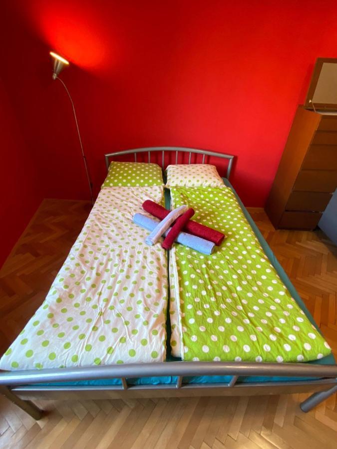 Apartment B42 Bed And Cafe プラハ エクステリア 写真