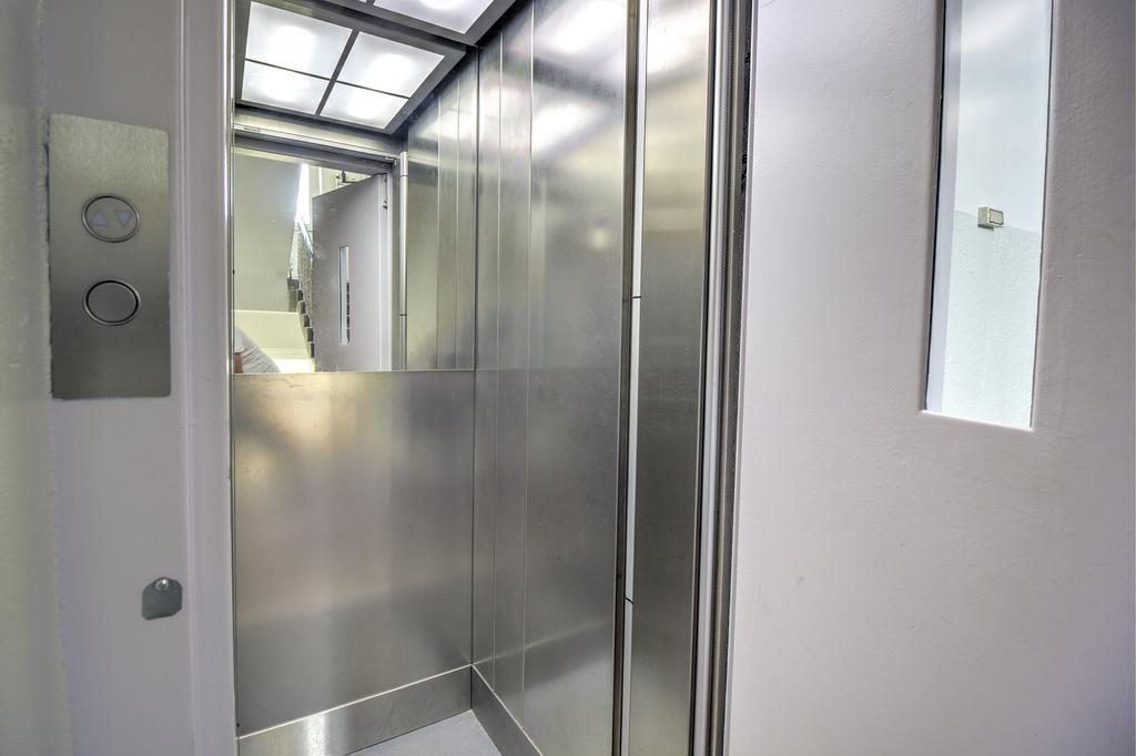 Apartment B42 Bed And Cafe プラハ エクステリア 写真