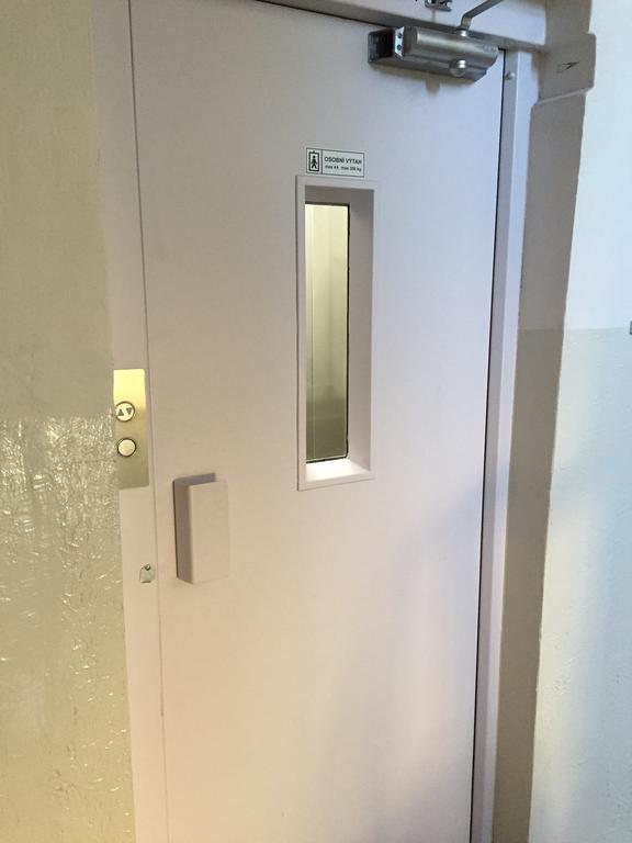 Apartment B42 Bed And Cafe プラハ エクステリア 写真